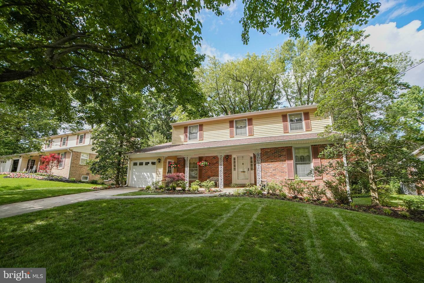 Property Photo: 11816 Prestwick Road MD 20854