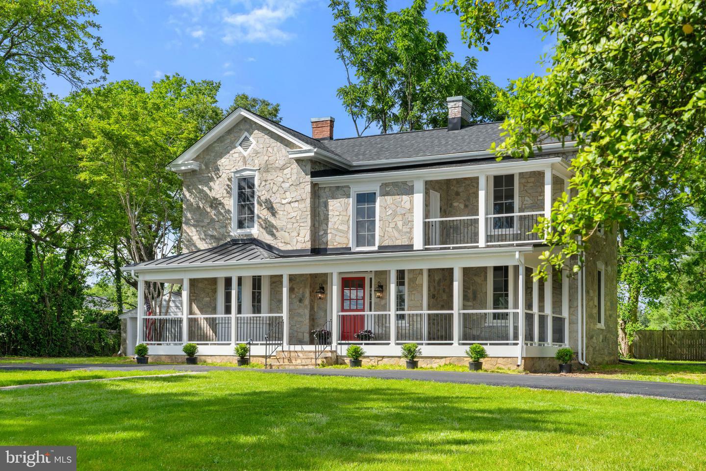 Property Photo: 105 E Washington Street VA 22734