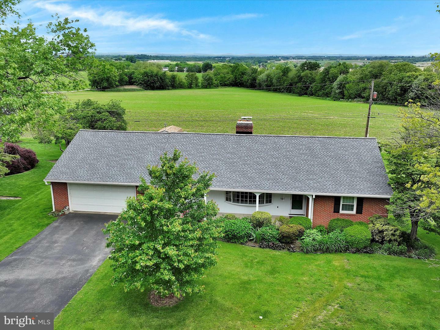 Property Photo: 309 Wynwood Drive PA 17584
