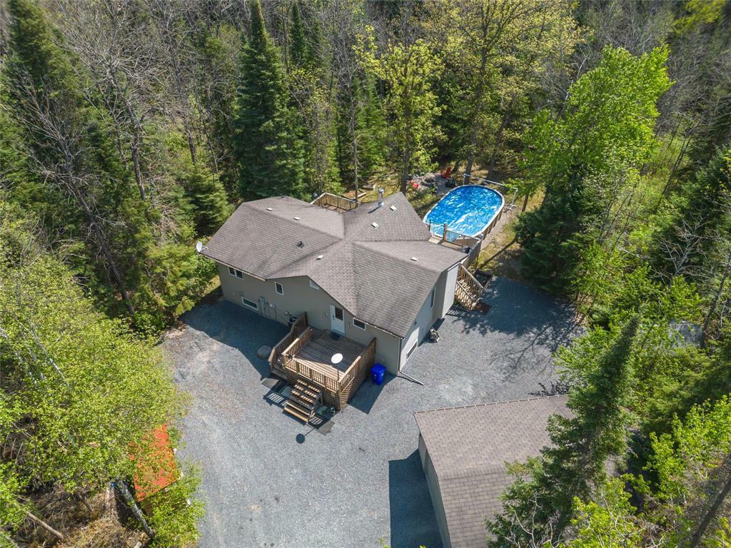 Property Photo: 18 Awanipark Drive North MB R0E 1L0
