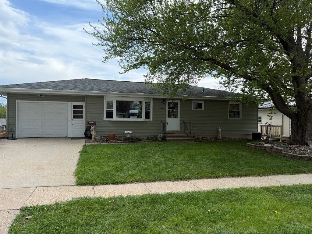 Property Photo: 101 26th Avenue Drive SW IA 52404