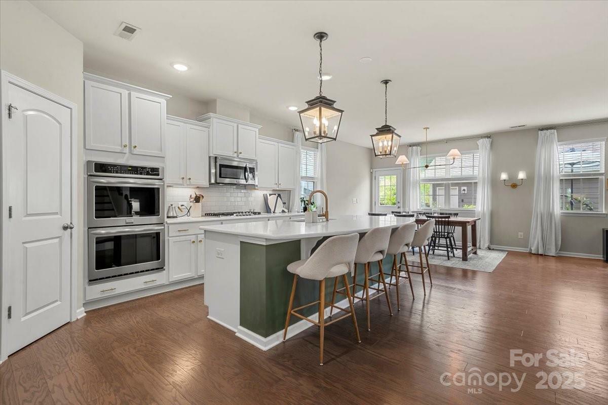 Property Photo: 15515 Laverack Lane NC 28036