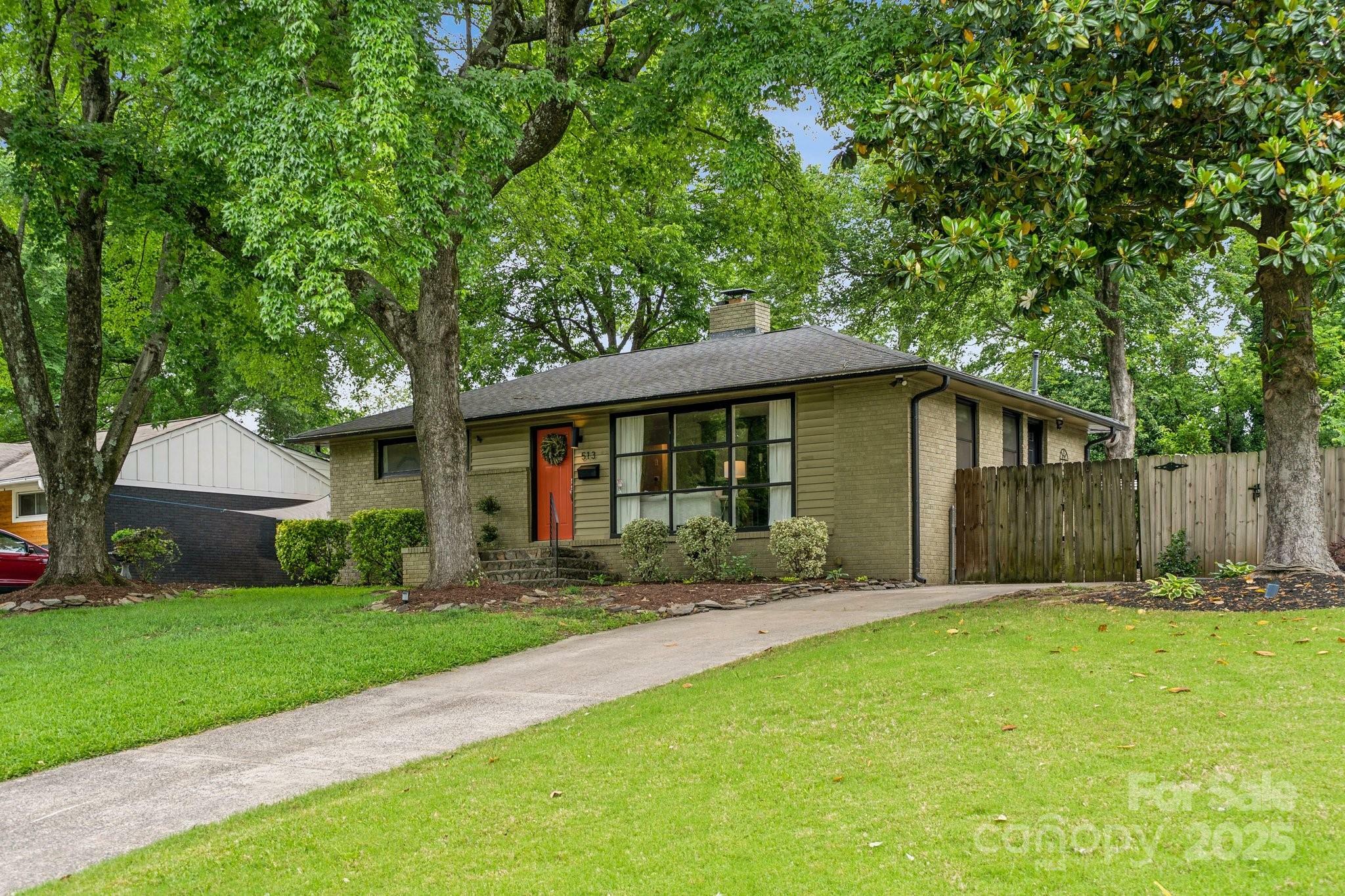Property Photo: 513 Inwood Drive NC 28209