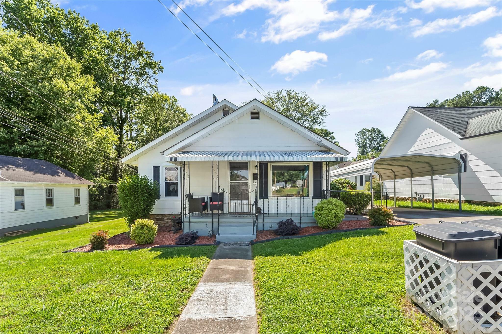 Property Photo:  302 North Street  NC 28655 