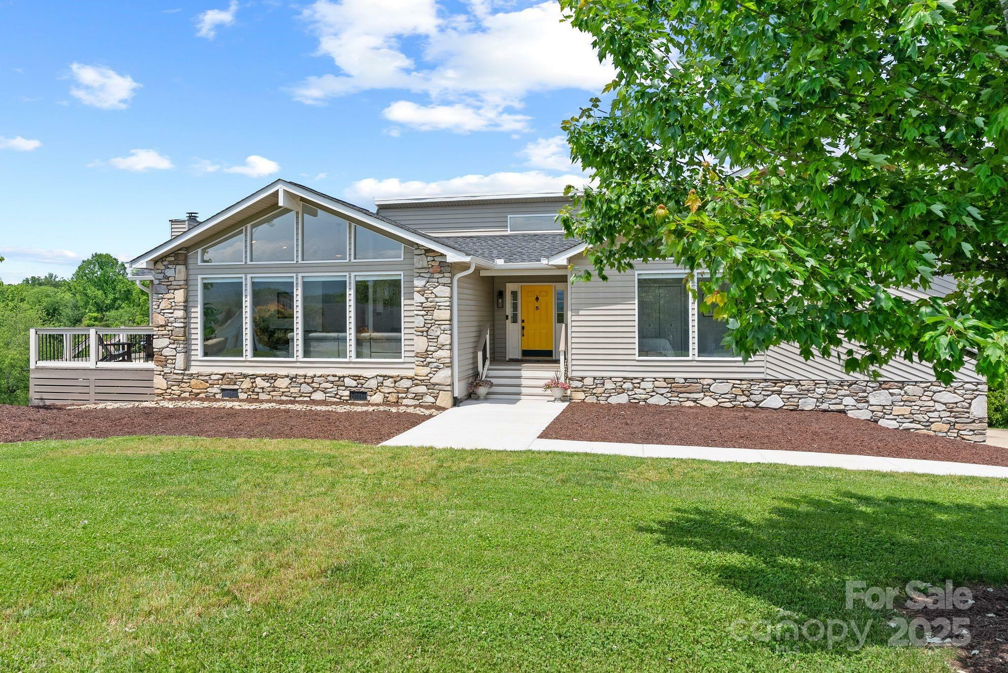 Property Photo: 5 Loridon Drive NC 28787