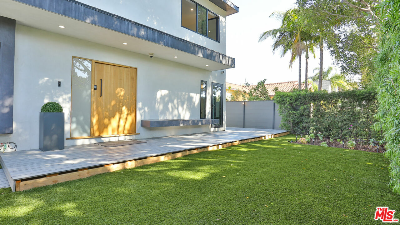 Property Photo:  842 S Ogden Dr  CA 90036 