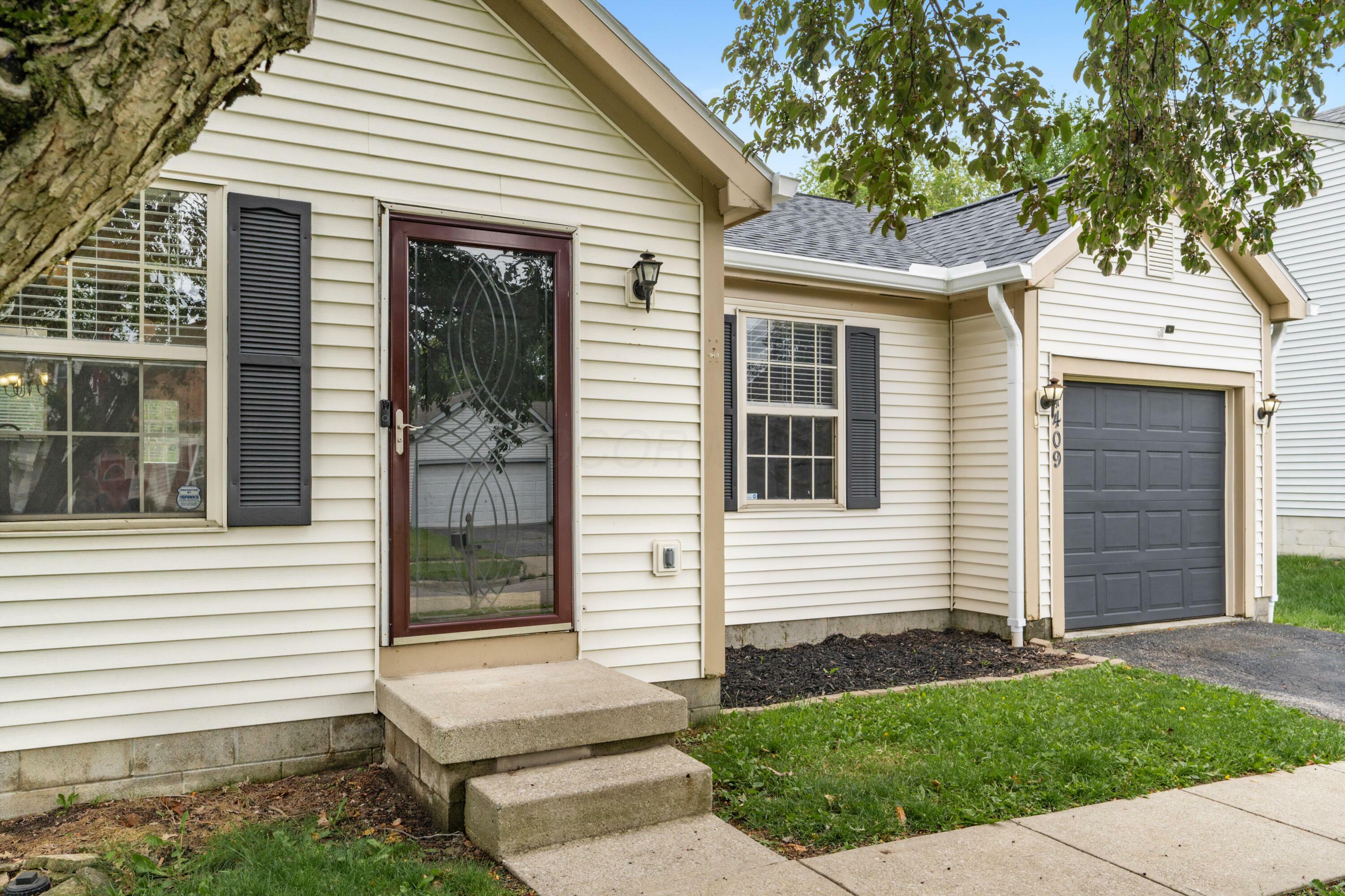 Property Photo: 1409 Hackworth Street OH 43207