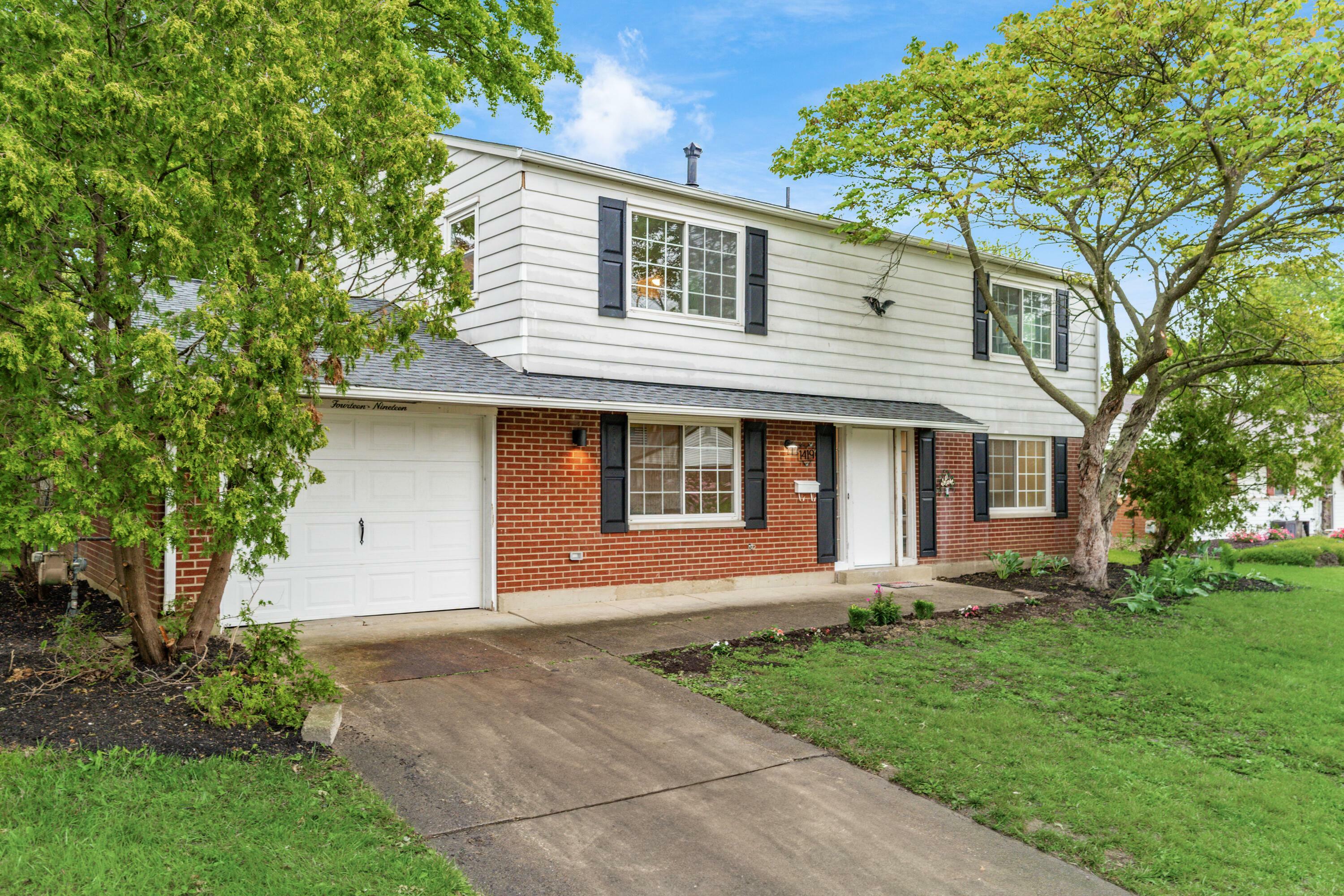 Property Photo: 1419 Hentz Drive OH 43068