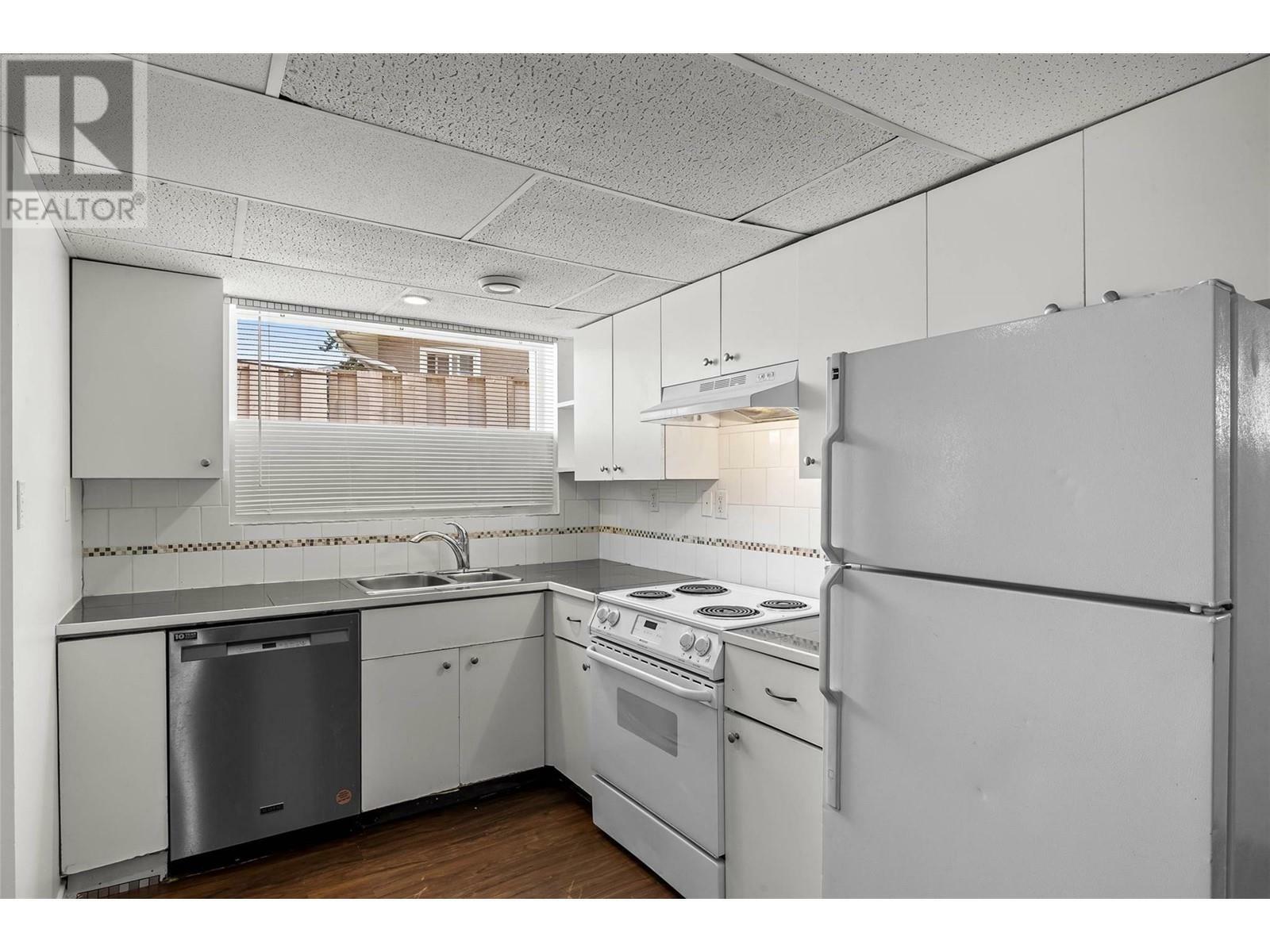 Photo de la propriété:  285/287 Holly Avenue  BC V2B 1M2 