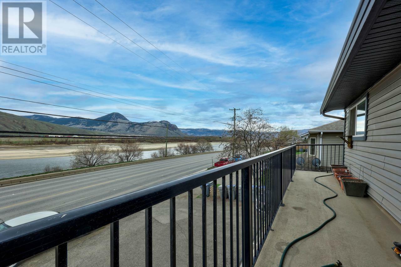 Photo de la propriété:  2090/2092 Westsyde Road  BC V2B 7C2 