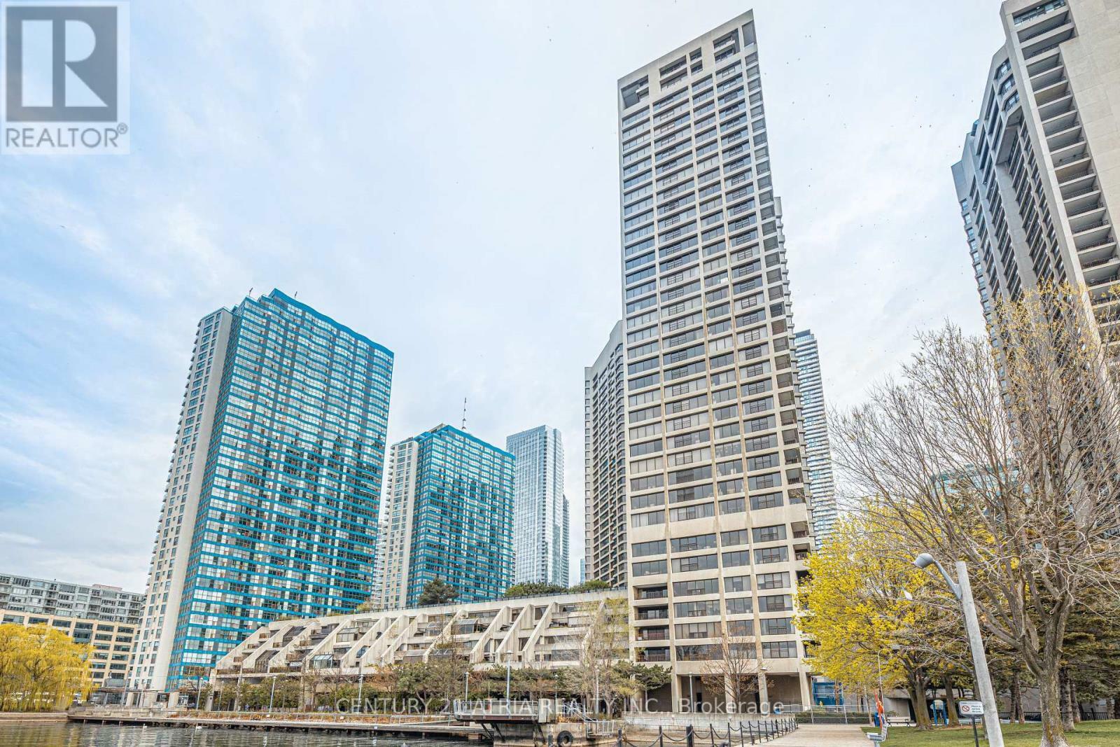 Property Photo: 65 Harbour Square 1401 ON M5J 2L4