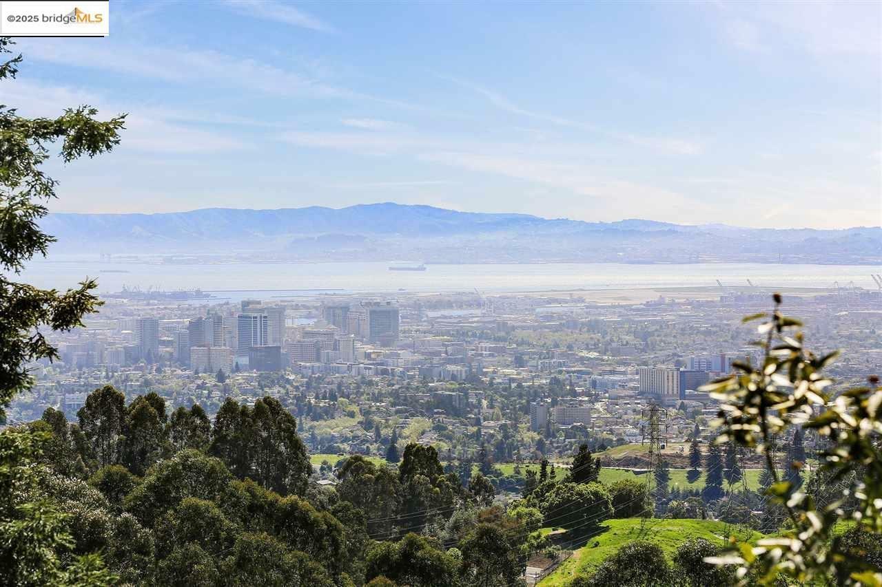 Property Photo: 6118 Skyline Blvd CA 94611