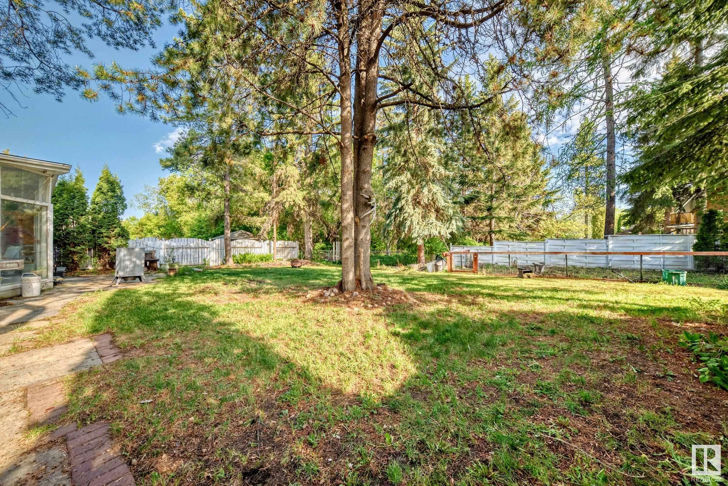 Property Photo: 1990 Glenmore Avenue AB T8A 2G5