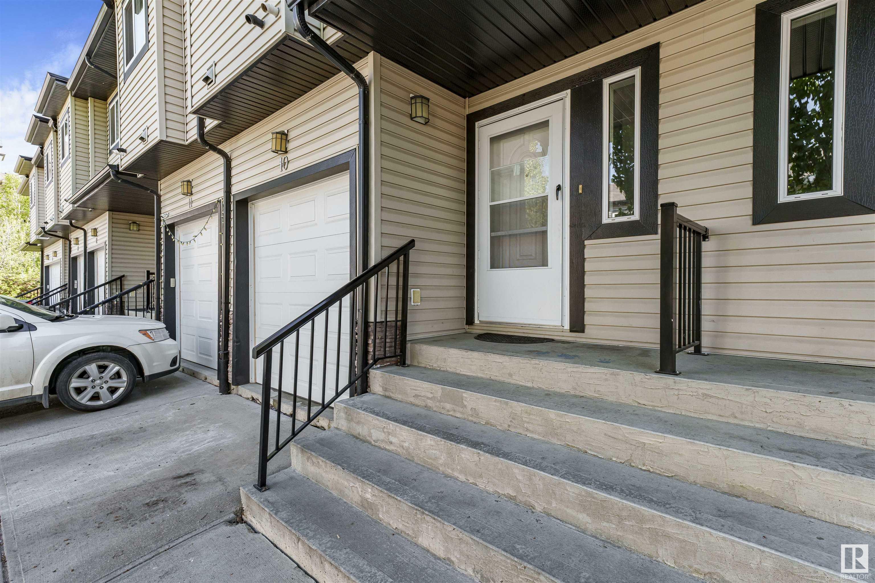 Property Photo: 1820 34 Avenue NW 10 AB T6T 1Y9