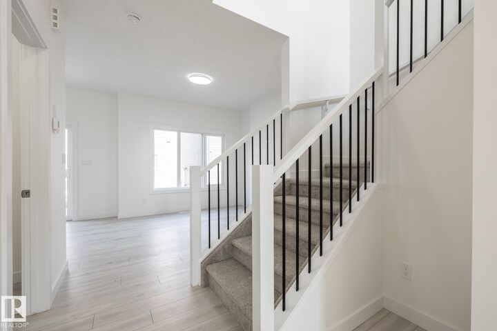 Property Photo:  4707 Hawthorn Lane SW  AB T6X 3C5 