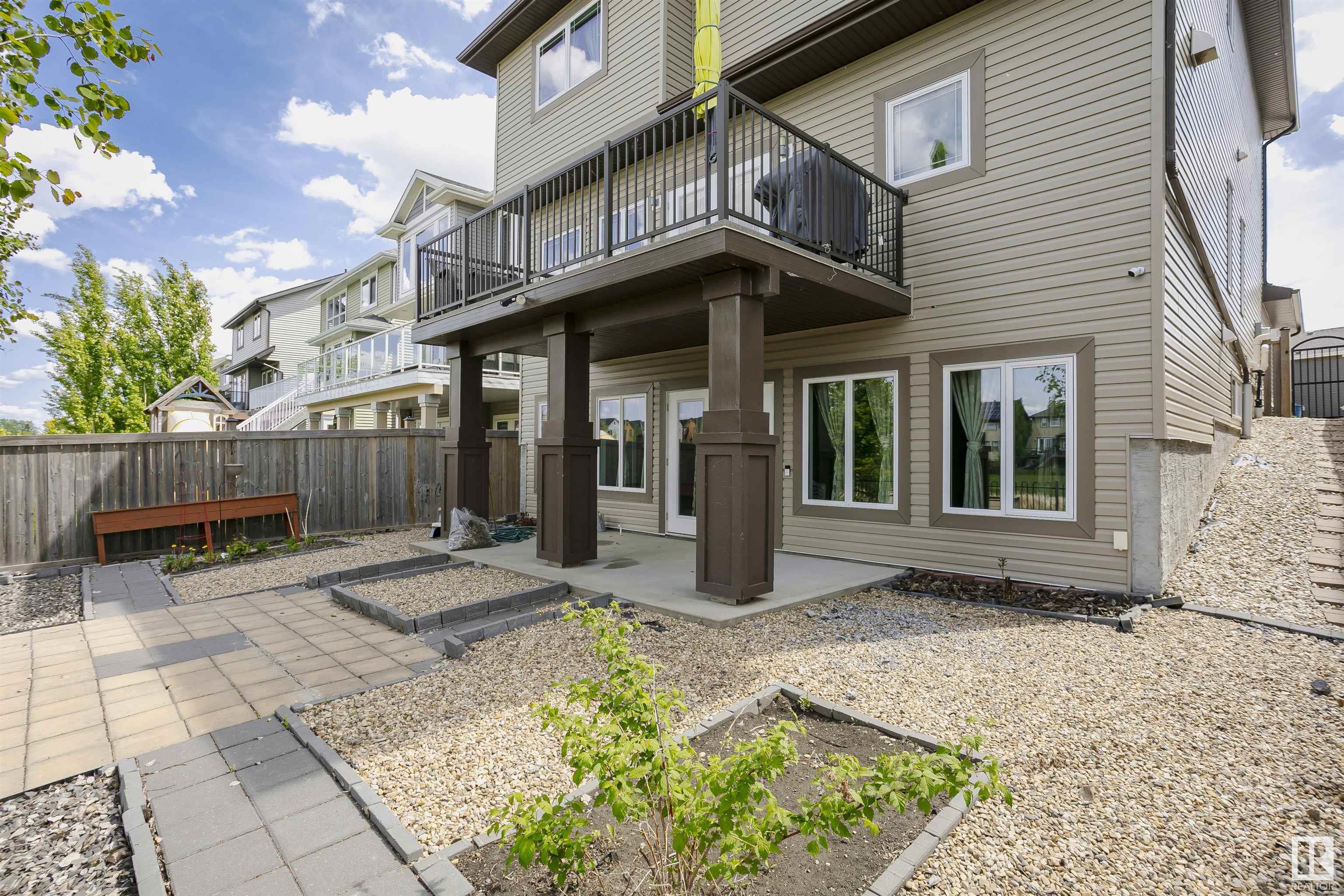 Photo de la propriété: 15848 13 Avenue SW AB T6W 2N5