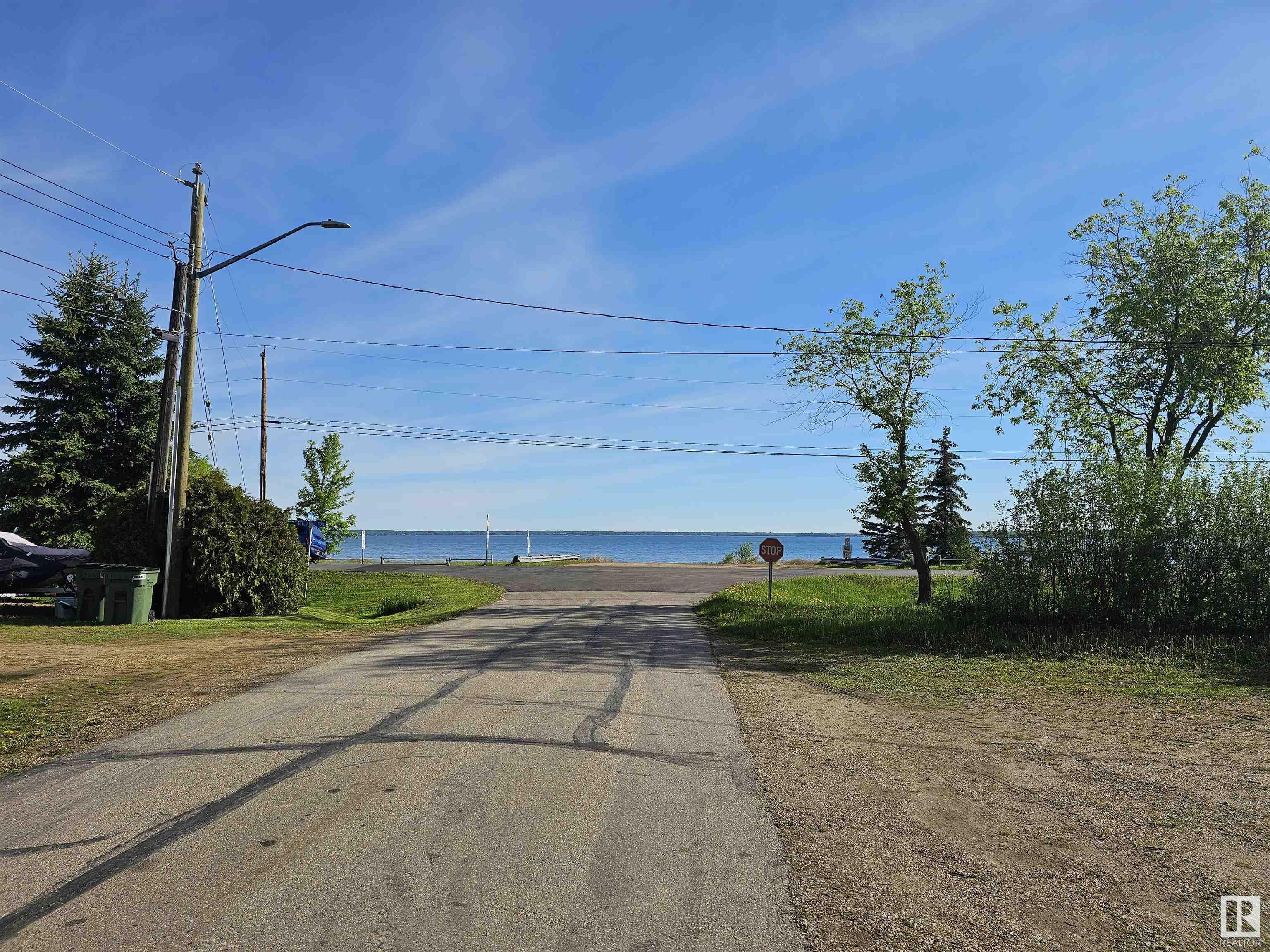 Property Photo:  5024 Lakeview Drive  AB T0E 0A0 