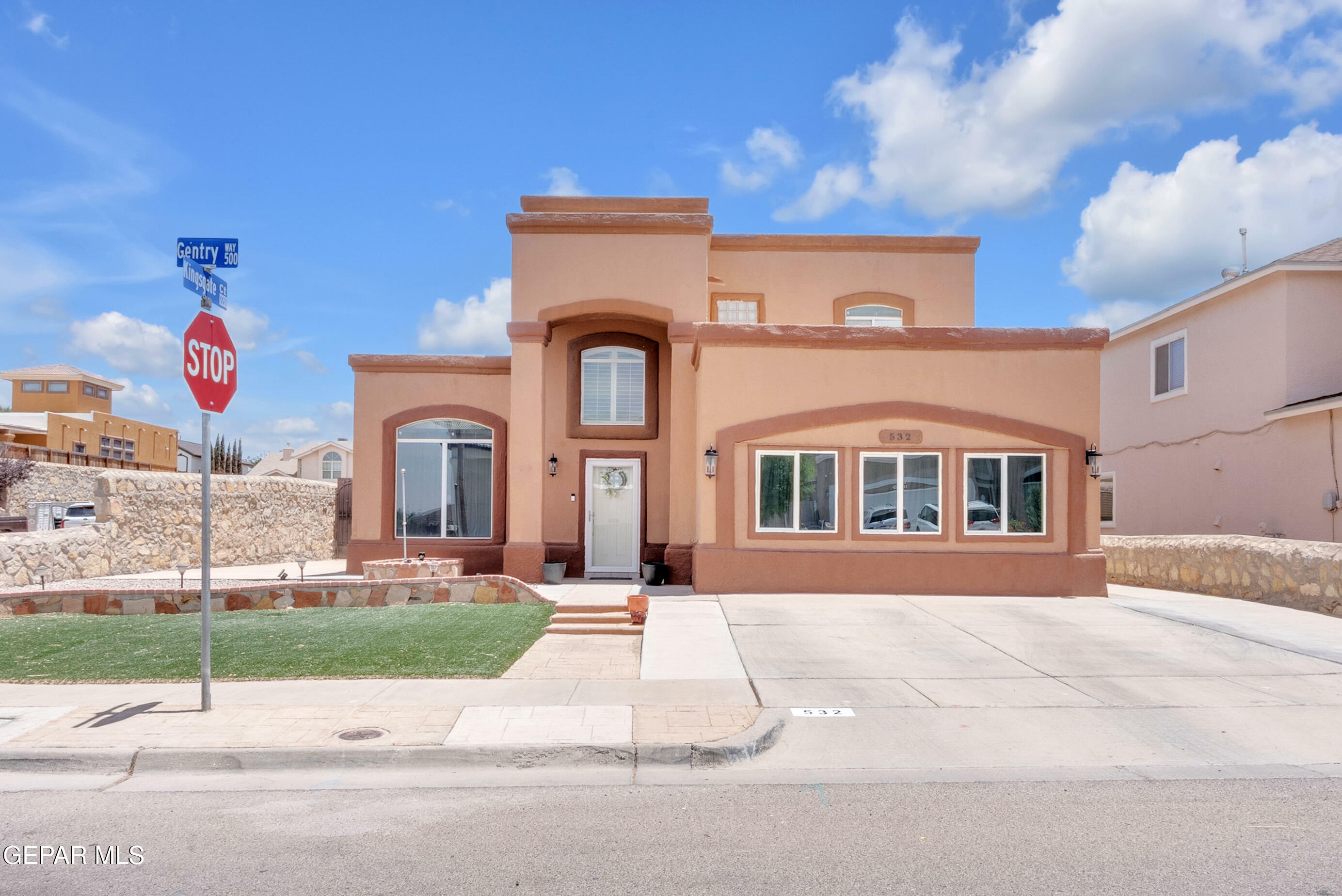 Property Photo: 532 Gentry Way TX 79928