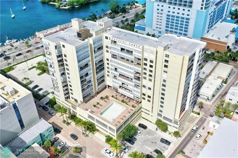 Property Photo: 322 Buchanan St 1408 FL 33019
