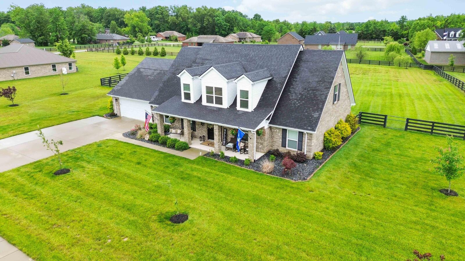 Property Photo:  2002 Emerald Way  KY 40475 