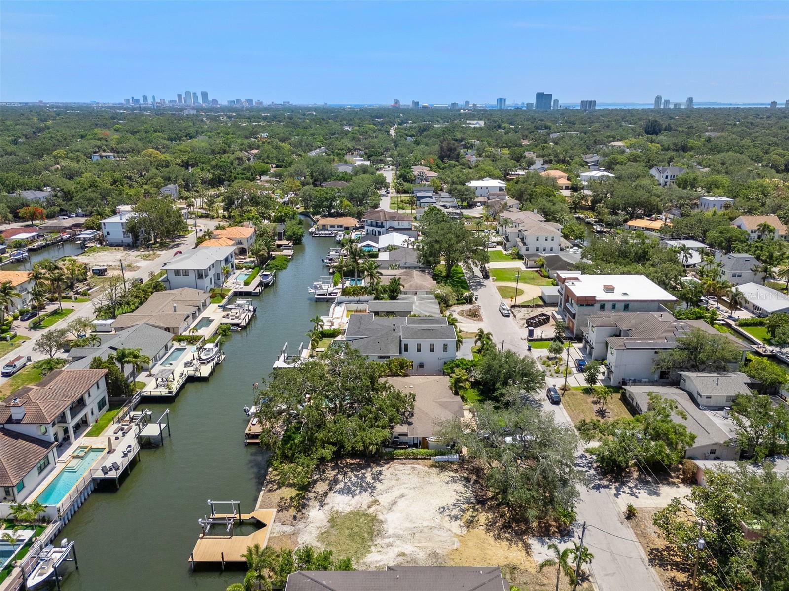 Property Photo: 4927 W San Rafael Street FL 33629