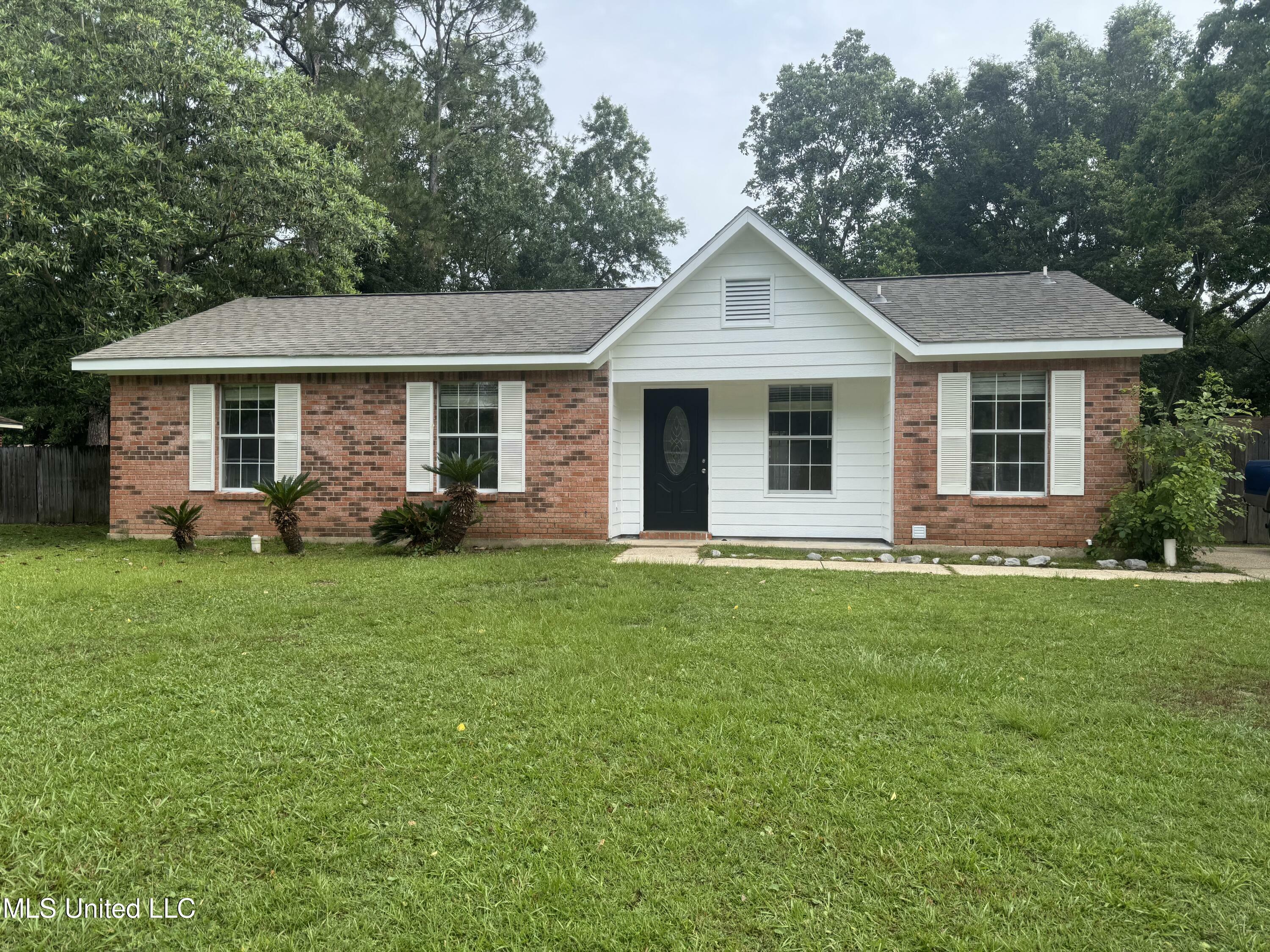Property Photo:  1412 Springridge Road  MS 39553 