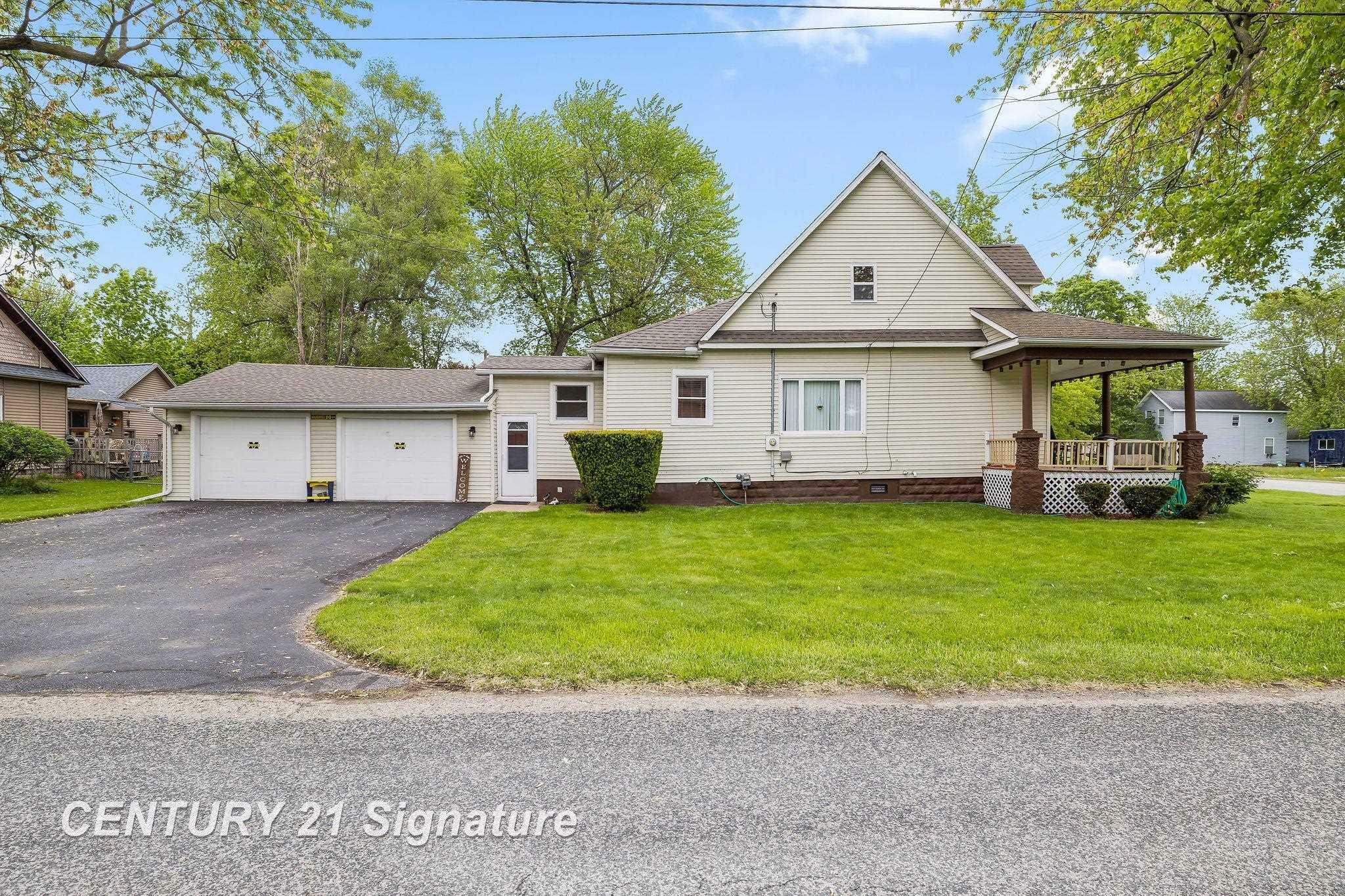 Property Photo: 415 E Washington Street MI 48623