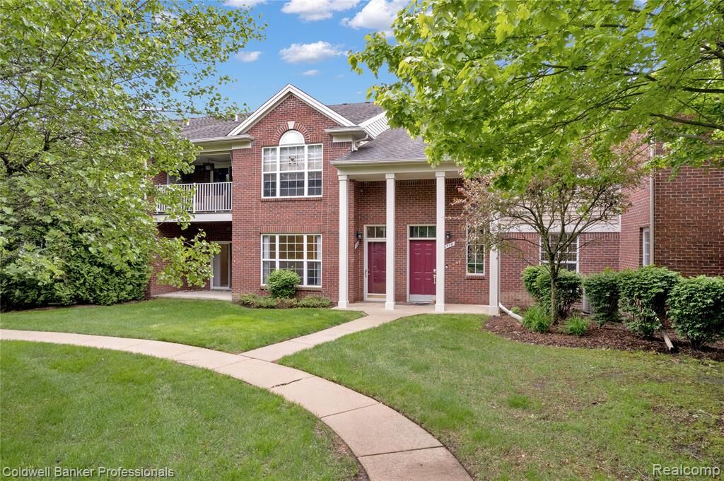 Property Photo: 1721 Deepwood Circle MI 48307 6098