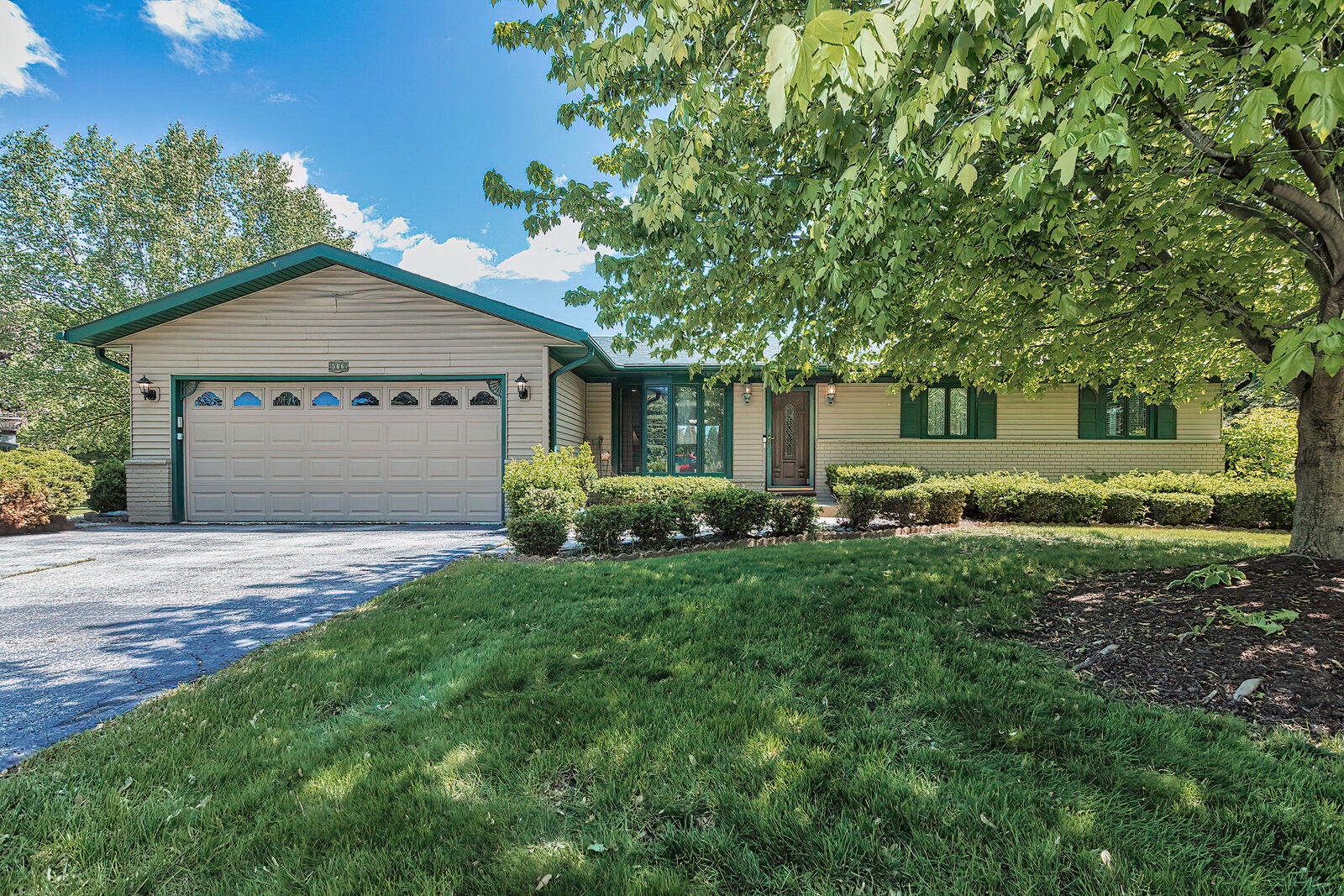 Property Photo: 506 Torrey Pines Dr WI 53181