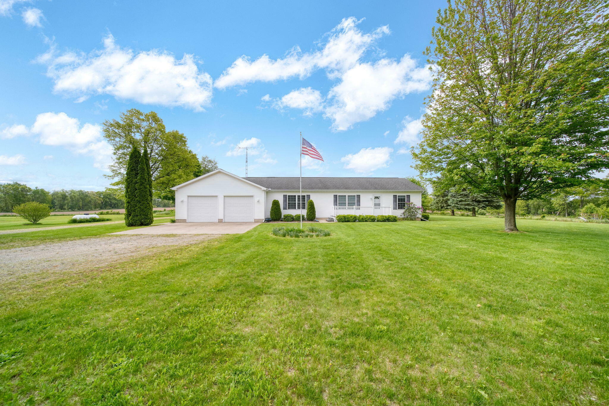 Property Photo: 10639 Hanover Road MI 49241