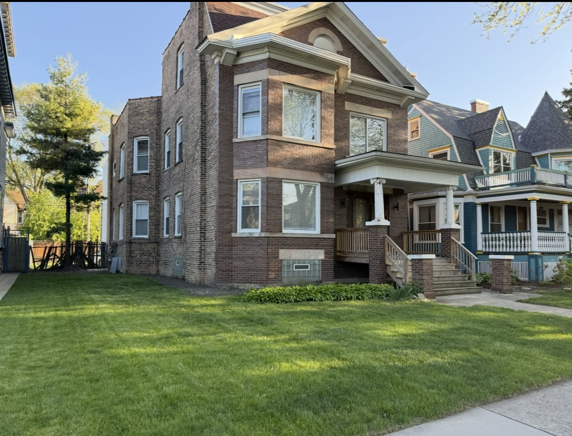 Property Photo:  5935 W Race Avenue 1F  IL 60644 