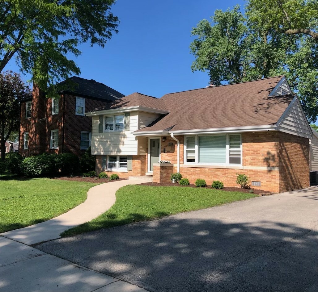 Property Photo:  805 S Madison Avenue  IL 60525 
