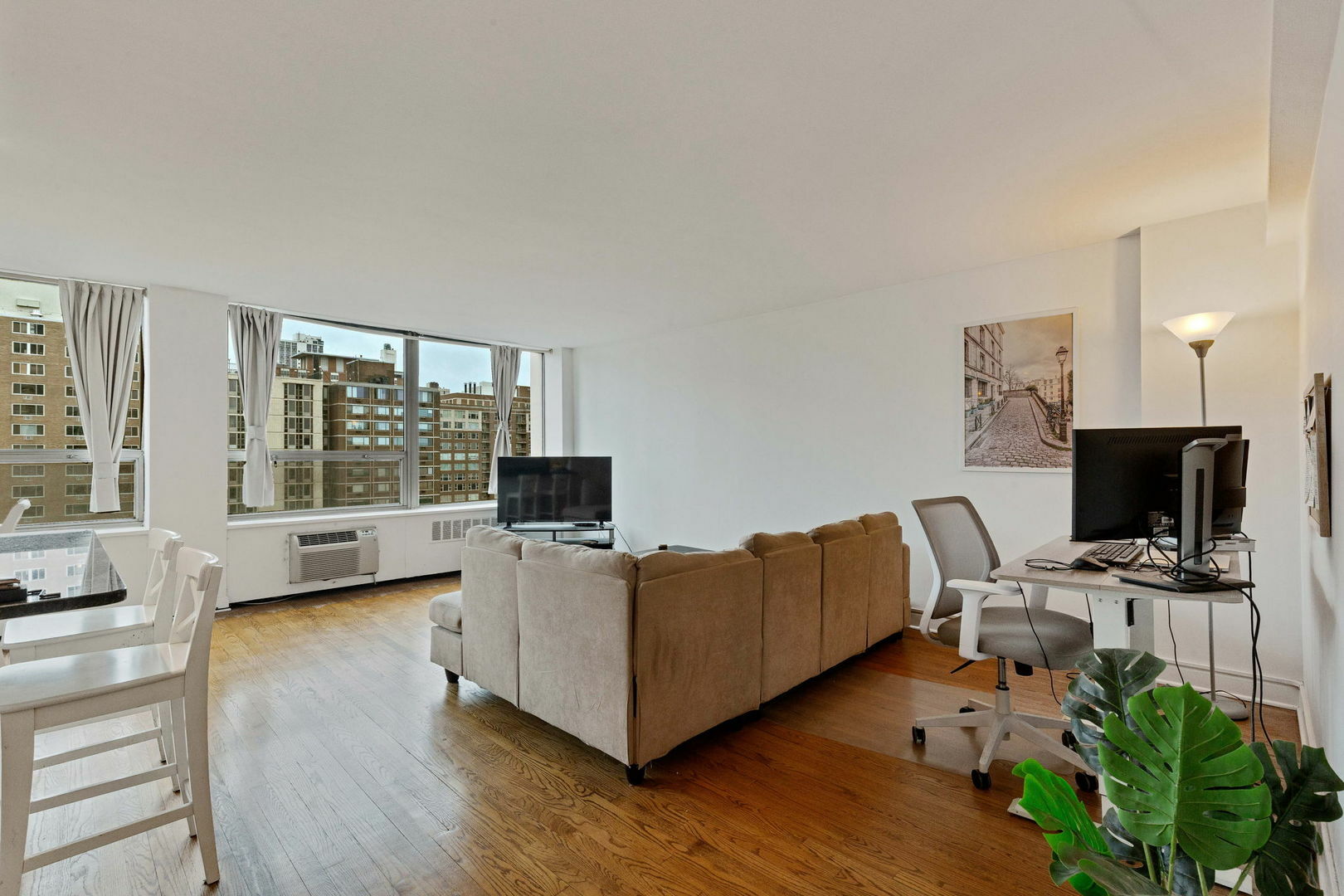 Property Photo: 1355 N Sandburg Terrace 1206D IL 60610