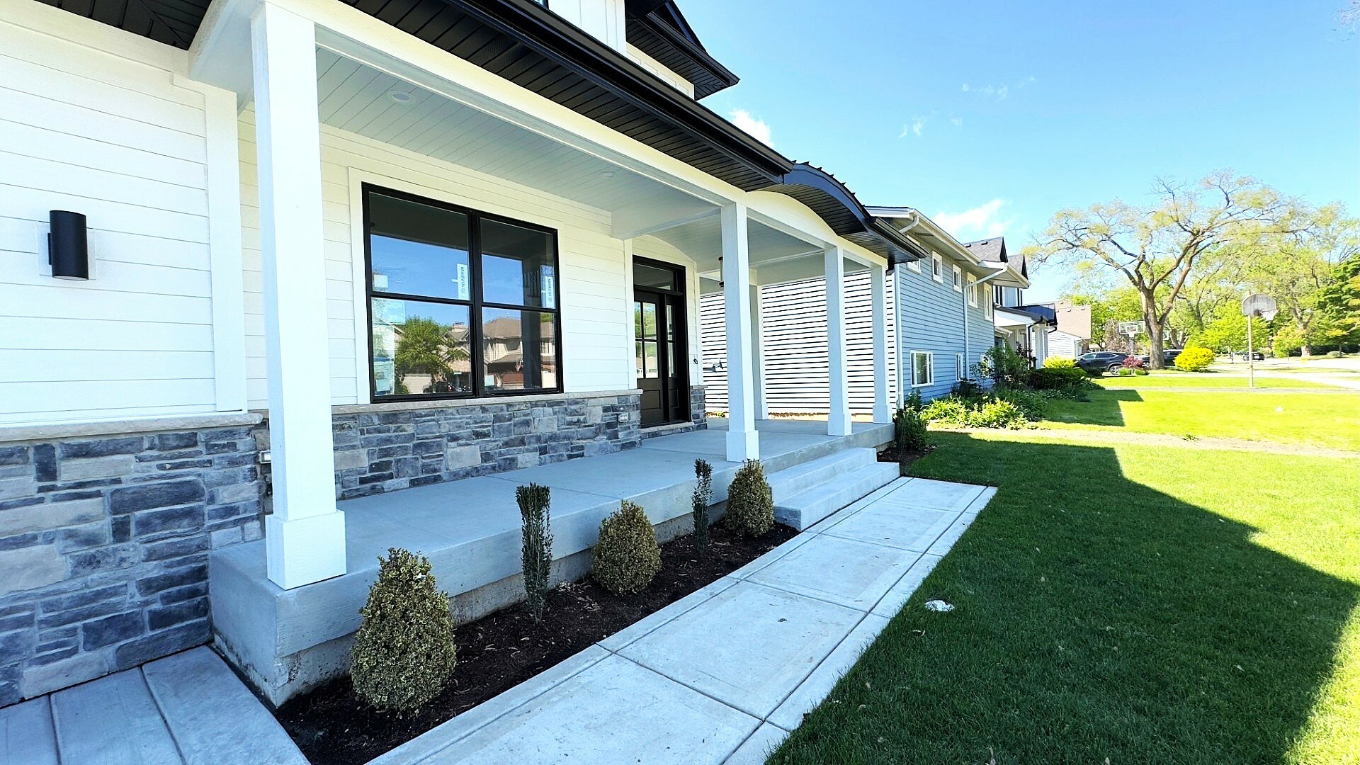 Property Photo: 1326 N Race Avenue IL 60004