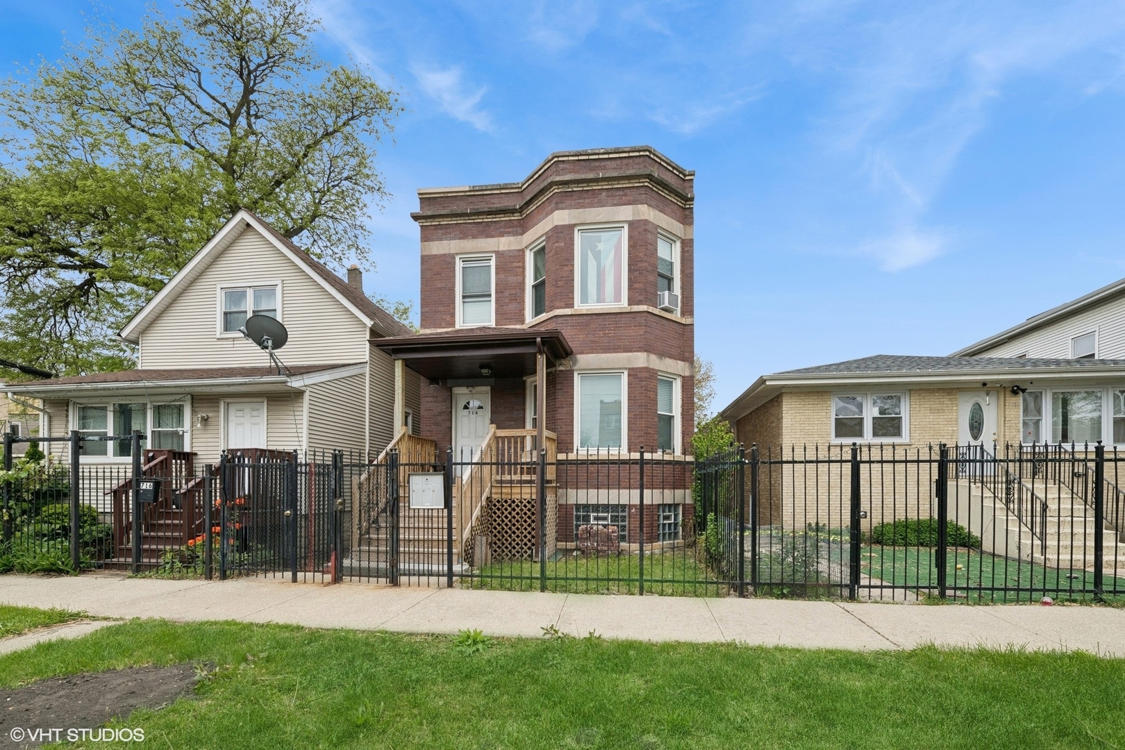 Property Photo:  718 N Avers Avenue  IL 60624 