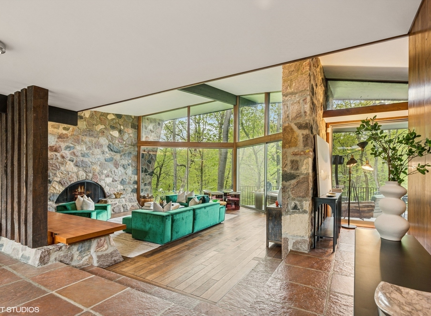 Property Photo: 1130 Walden Lane IL 60045