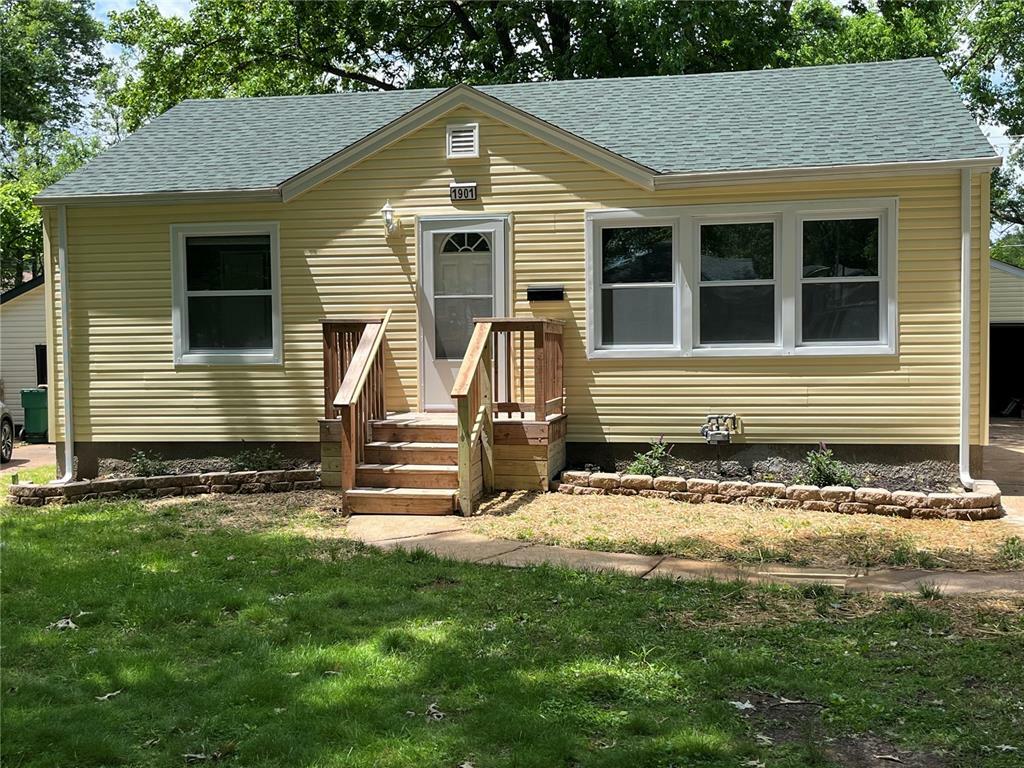 Property Photo: 1901 Bainbridge Drive MO 63133