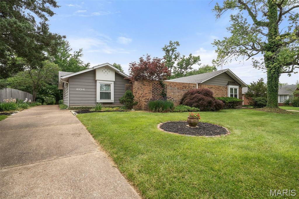 Property Photo: 606 Rue Montand Drive MO 63011