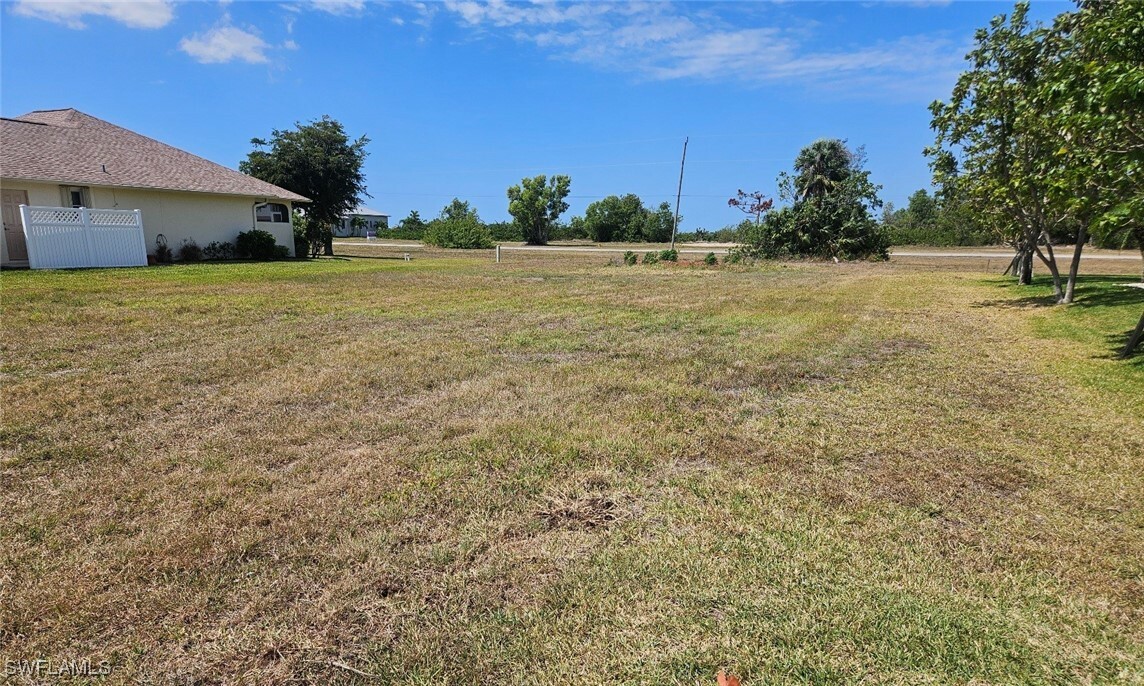 Property Photo:  130 SW 39th Place  FL 33991 