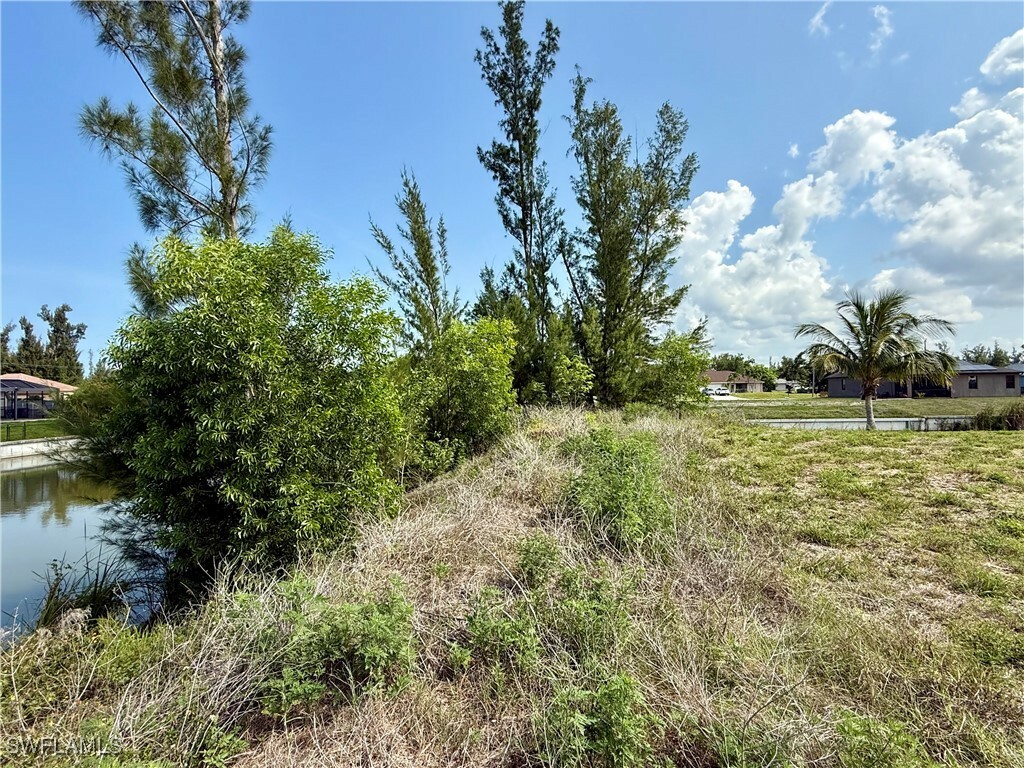Property Photo: 1118 SW 19th Avenue FL 33991
