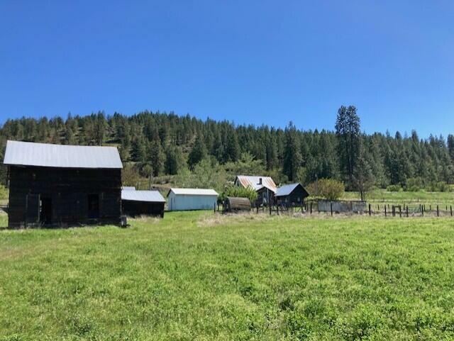 Property Photo: 2242 Hwy 25 S WA 99141