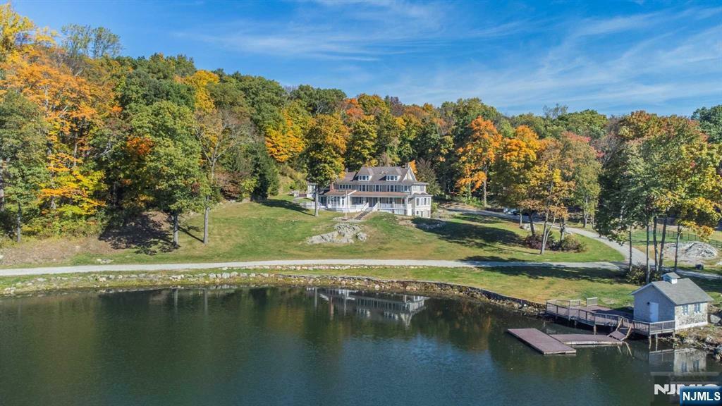 Property Photo:  1 Brook Valley Terrace  NJ 07405 