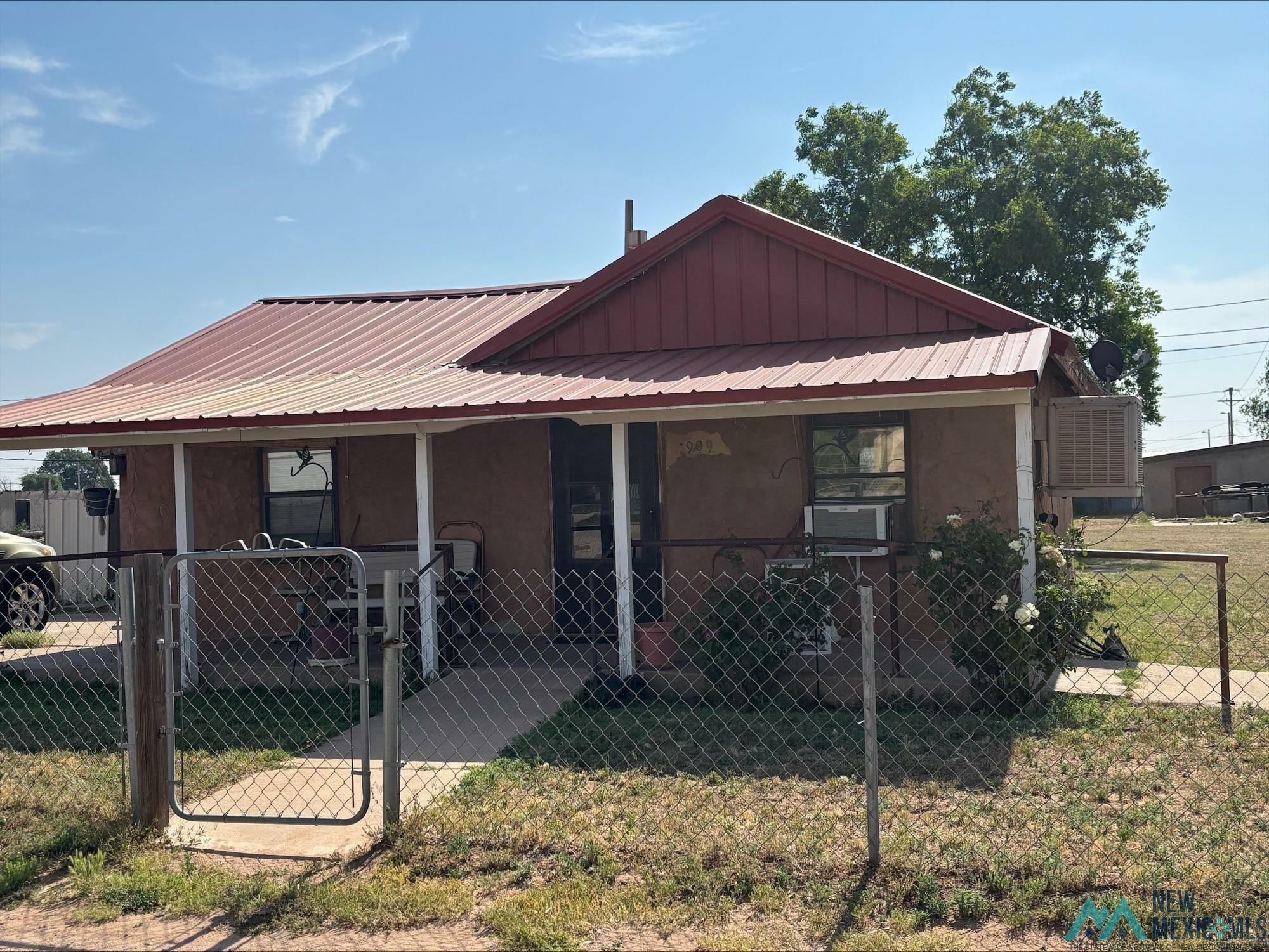 Property Photo:  909 S Prince Street  NM 88101 
