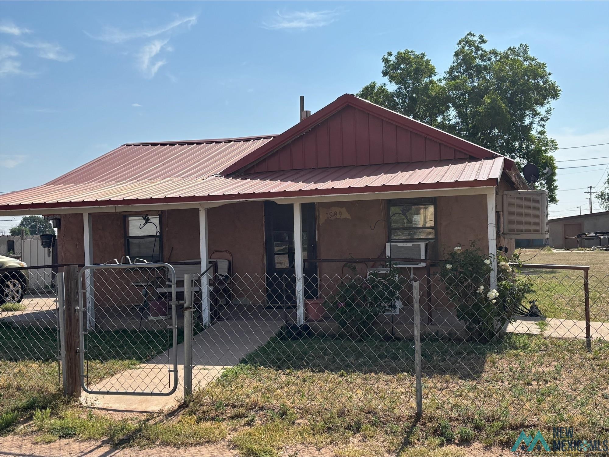 Property Photo:  909 S Prince Street  NM 88101 