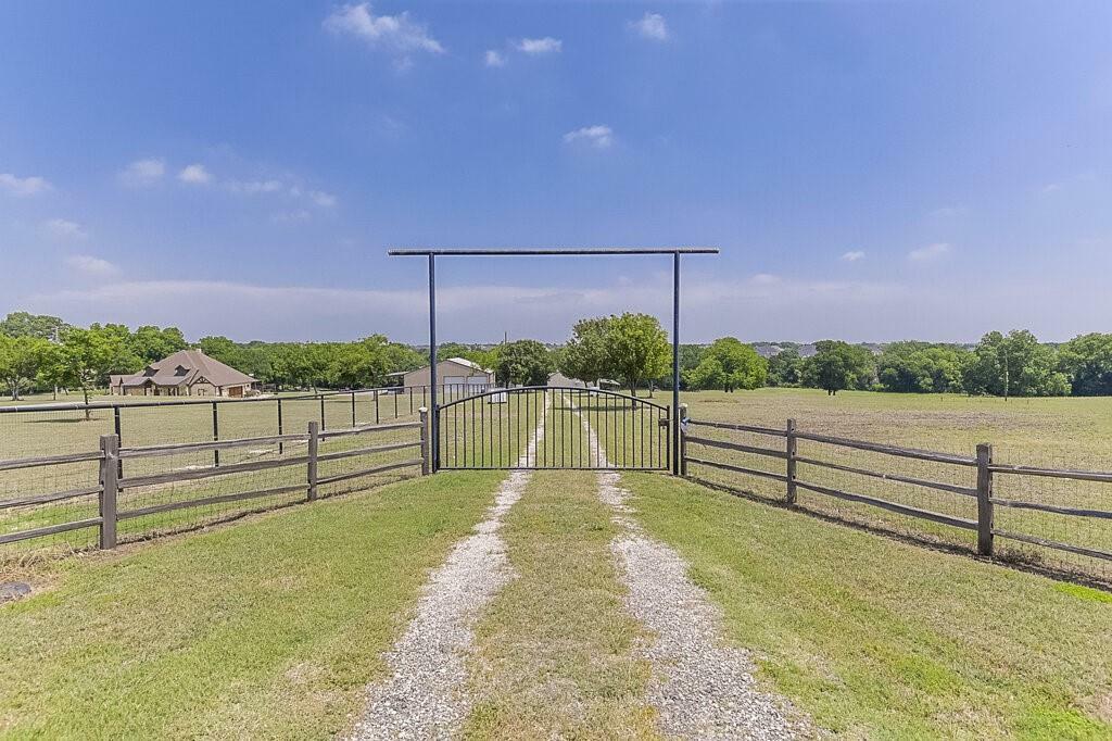 Property Photo:  1071 E Fm 875  TX 76065 