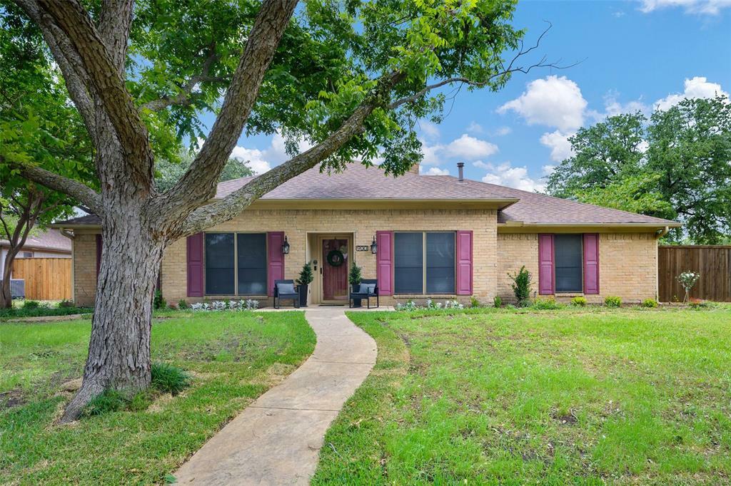 Property Photo: 900 E Berkeley Drive TX 75081