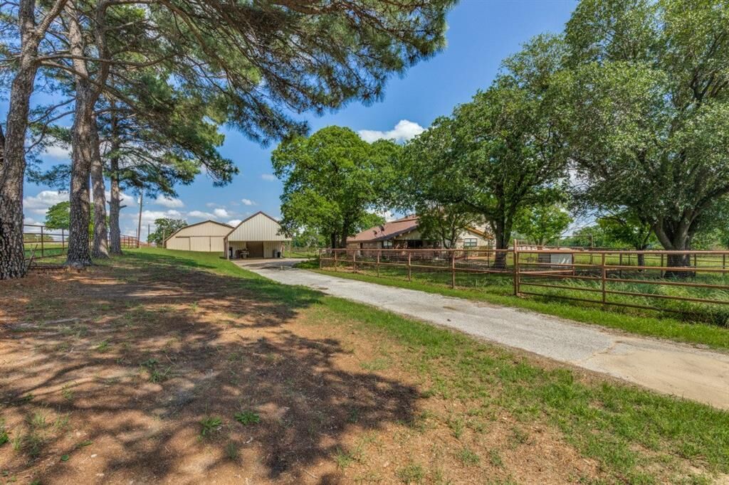 Property Photo:  13220 Briar Road  TX 76020 