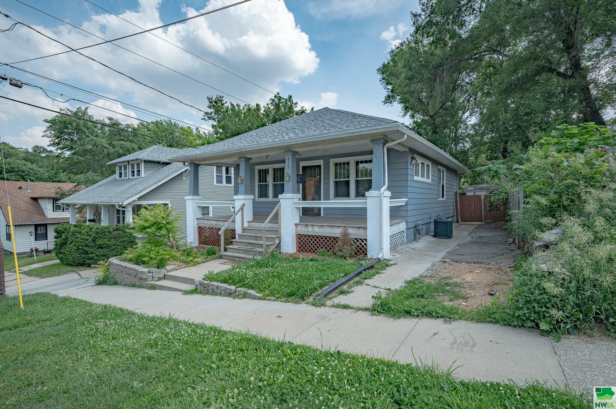 Property Photo: 810 23rd St IA 51104
