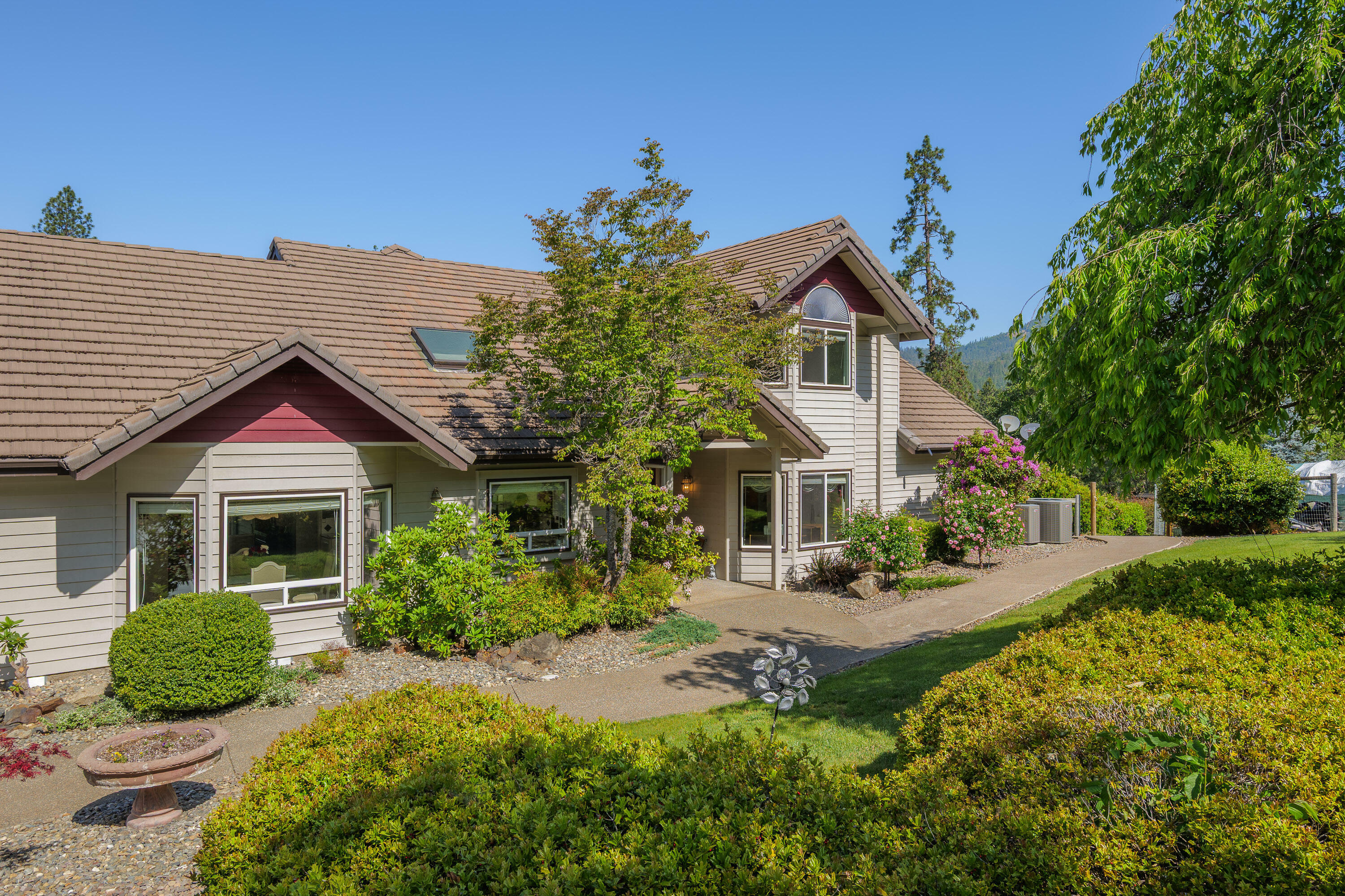Property Photo: 701 Serenity Lane OR 97526