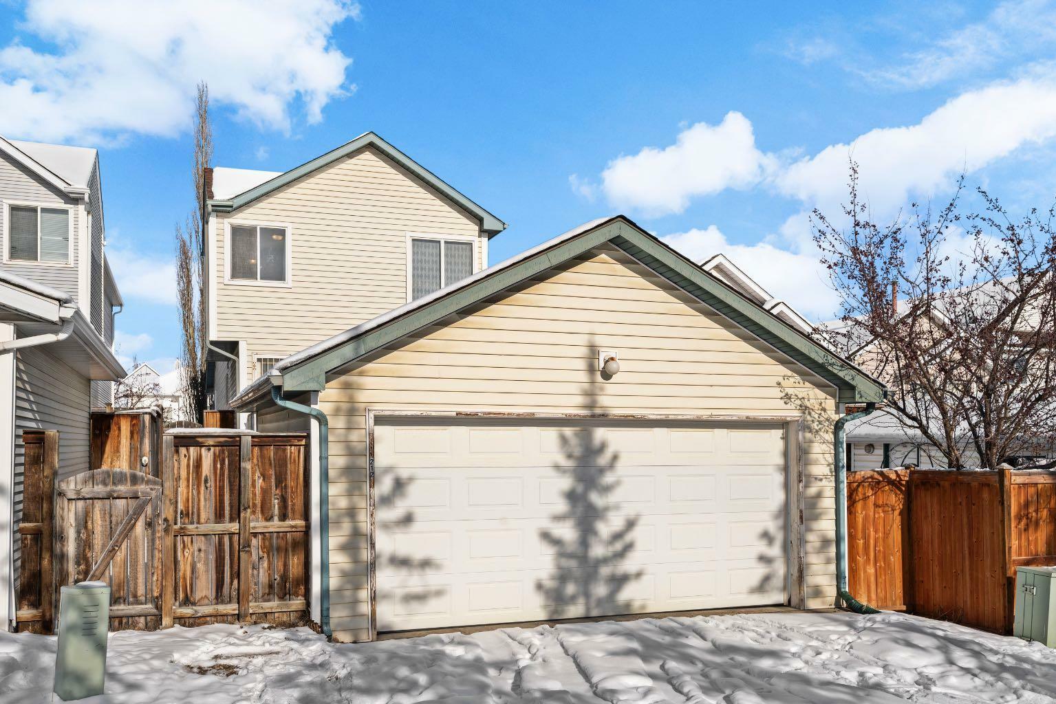 Property Photo:  212 Tuscany Valley Way NW  AB T3L 2A7 